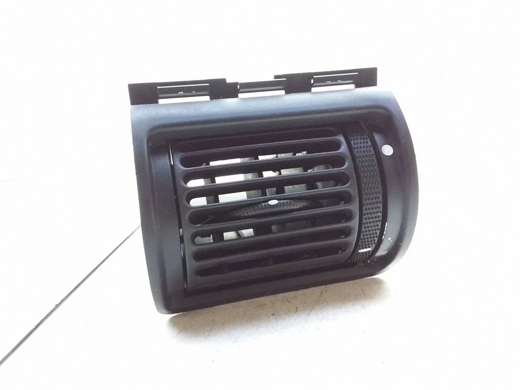 Kratka nawiewu szyby YM21A018B08
