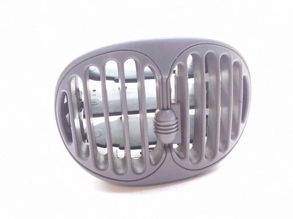 Dashboard air vent grill cover trim – Chrysler Town & Country III (1996-2000)