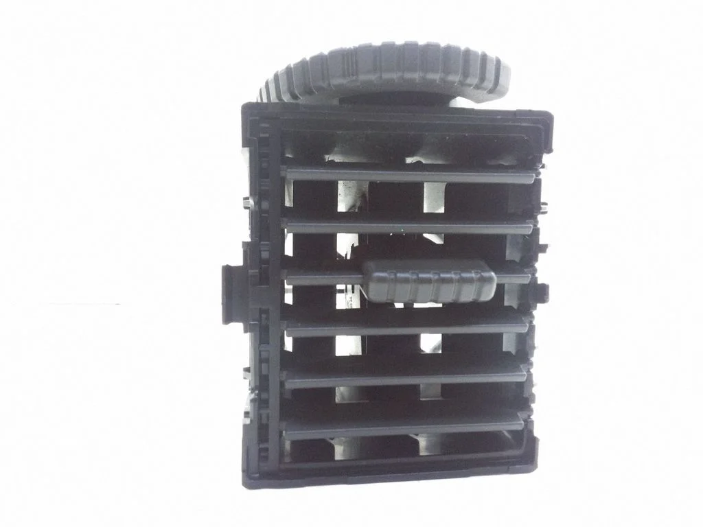 Paneļa gaisa restītes 68751EQ000