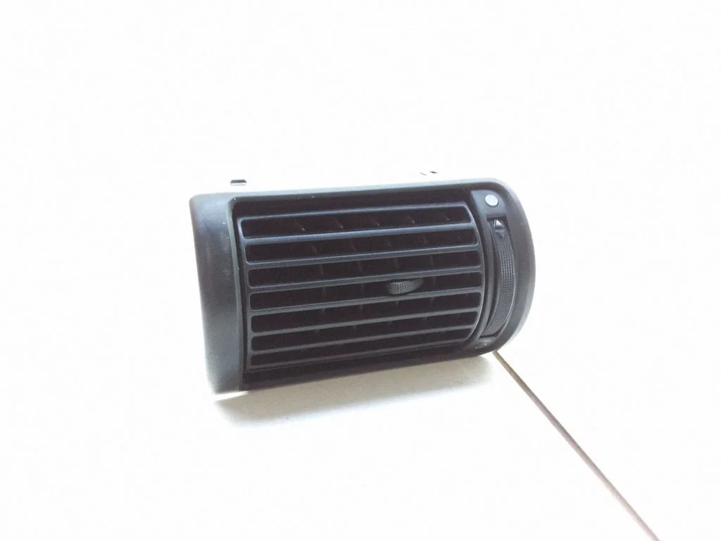 Armatuurlaua õhutusresti kate – Audi A4 S4 B5 8D (1994-1999)