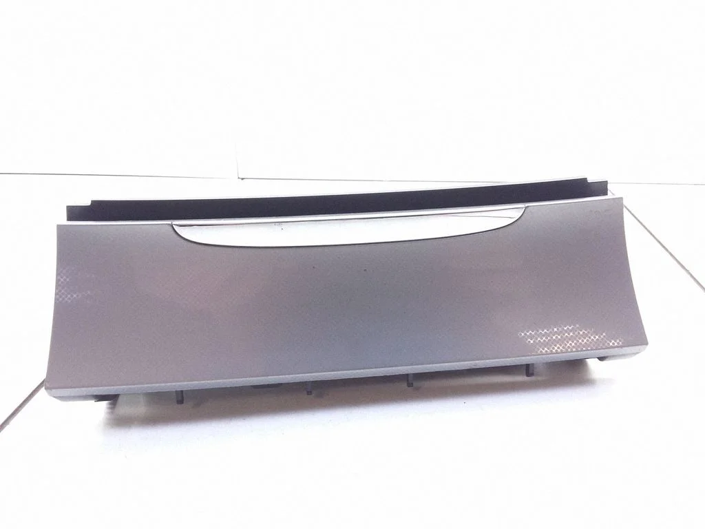Pelnutrauks panelī – Volkswagen Passat B6 (2005-2010)