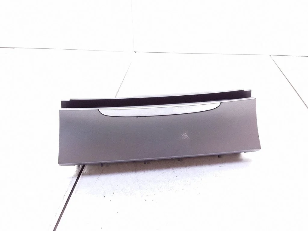Pelnutrauks panelī – Volkswagen Passat B6 (2005-2010)