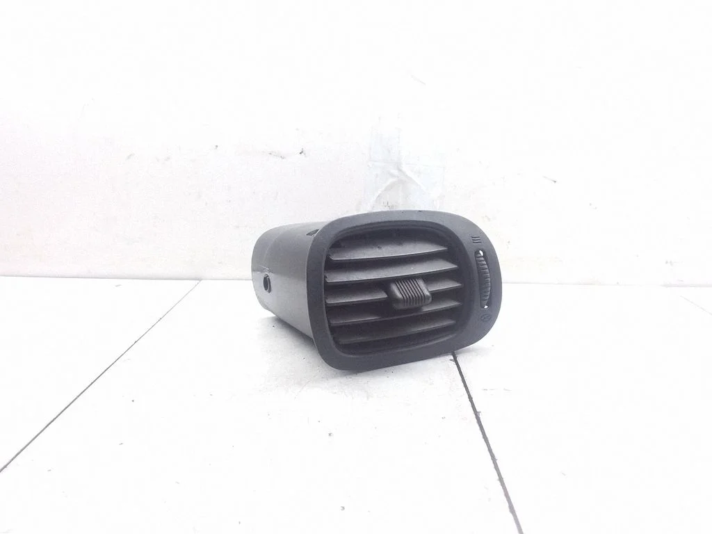 Dashboard side air vent grill/cover trim – Chrysler Voyager (2004-2007)