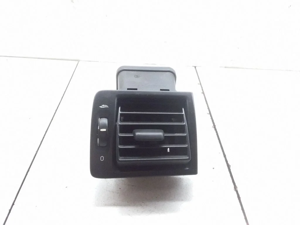 Dashboard side air vent grill/cover trim Y01103