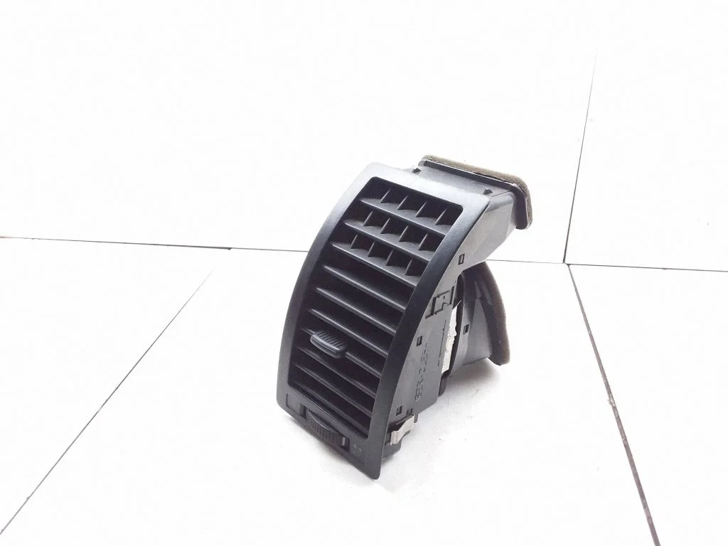 Armatuurlaua külje õhutusresti kate – Volkswagen Polo (2002-2005)
