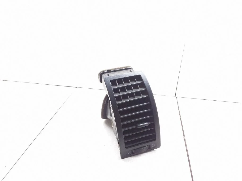 Armatuurlaua külje õhutusresti kate – Volkswagen Polo (2002-2005)