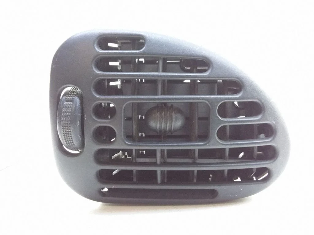 Dashboard side air vent grill/cover trim – Chrysler Grand Voyager III (1995-2000)