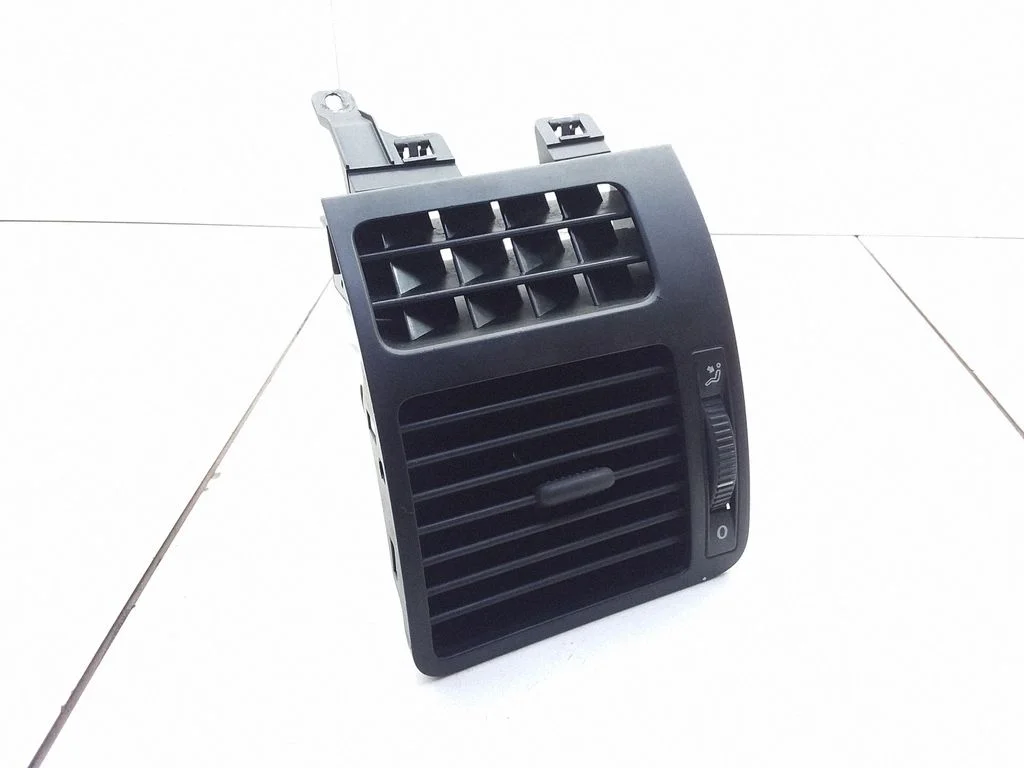Dashboard side air vent grill/cover trim – Volkswagen Touran I (2003-2010)