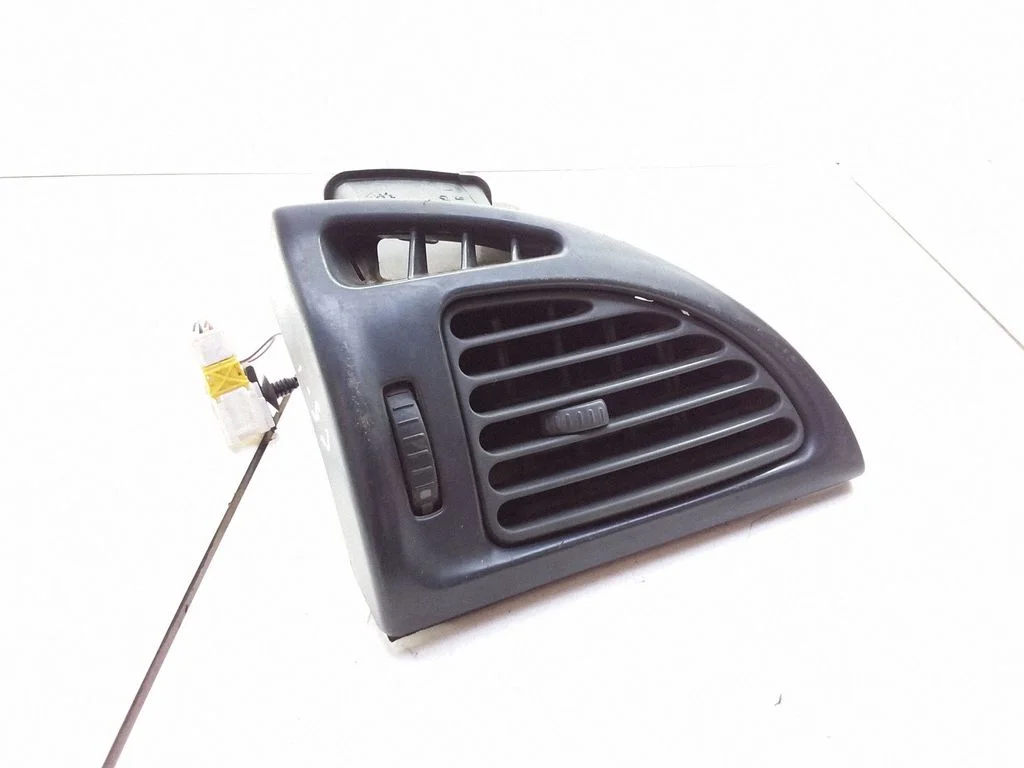 Dashboard side air vent grill/cover trim – Citroen C5 (2001-2004)