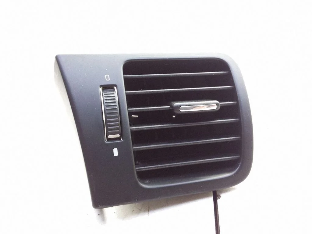 Dashboard side air vent grill/cover trim – front left