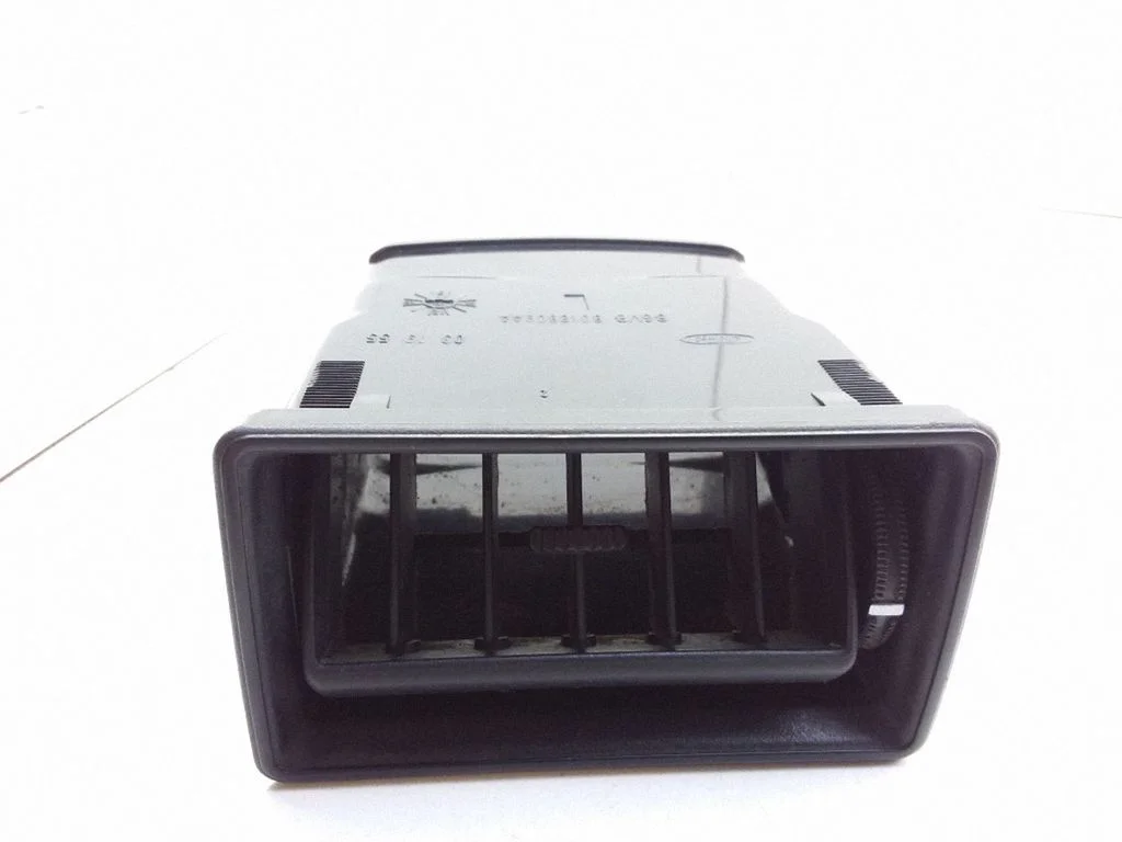 Dashboard side air vent grill/cover trim – Ford Transit (1986-1995)
