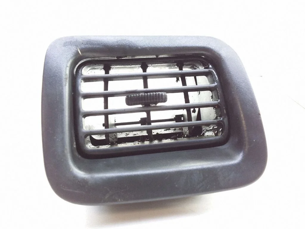 Dashboard side air vent grill/cover trim 66110FC000