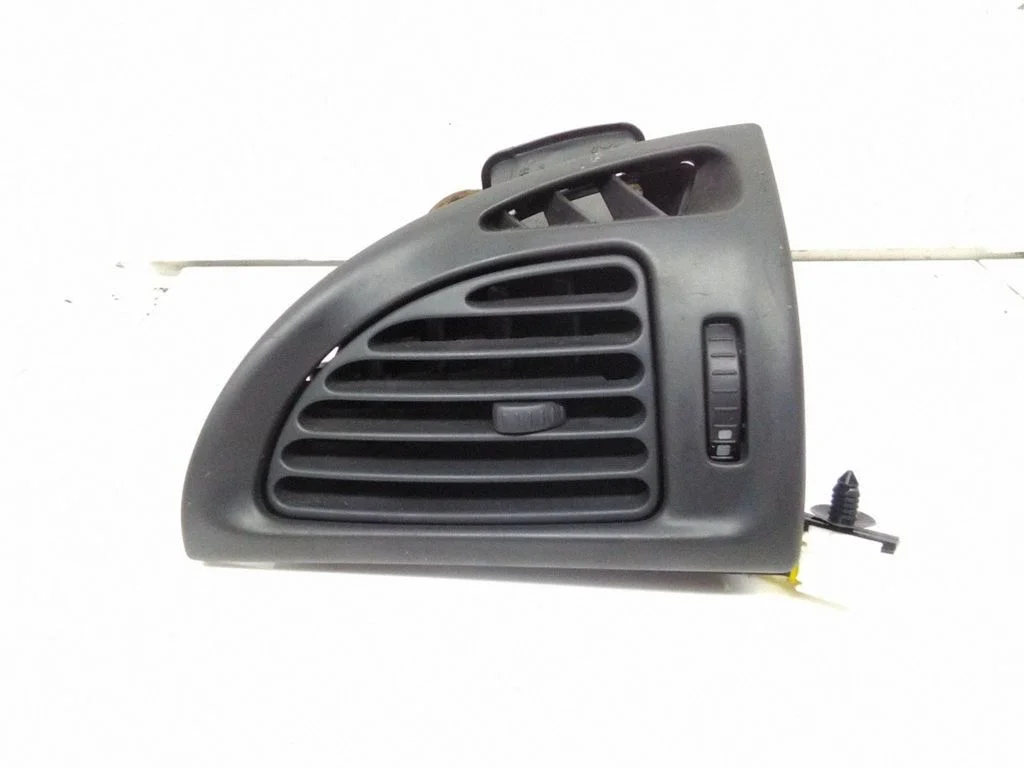 Dashboard side air vent grill/cover trim – Citroen C5 (2001-2004)