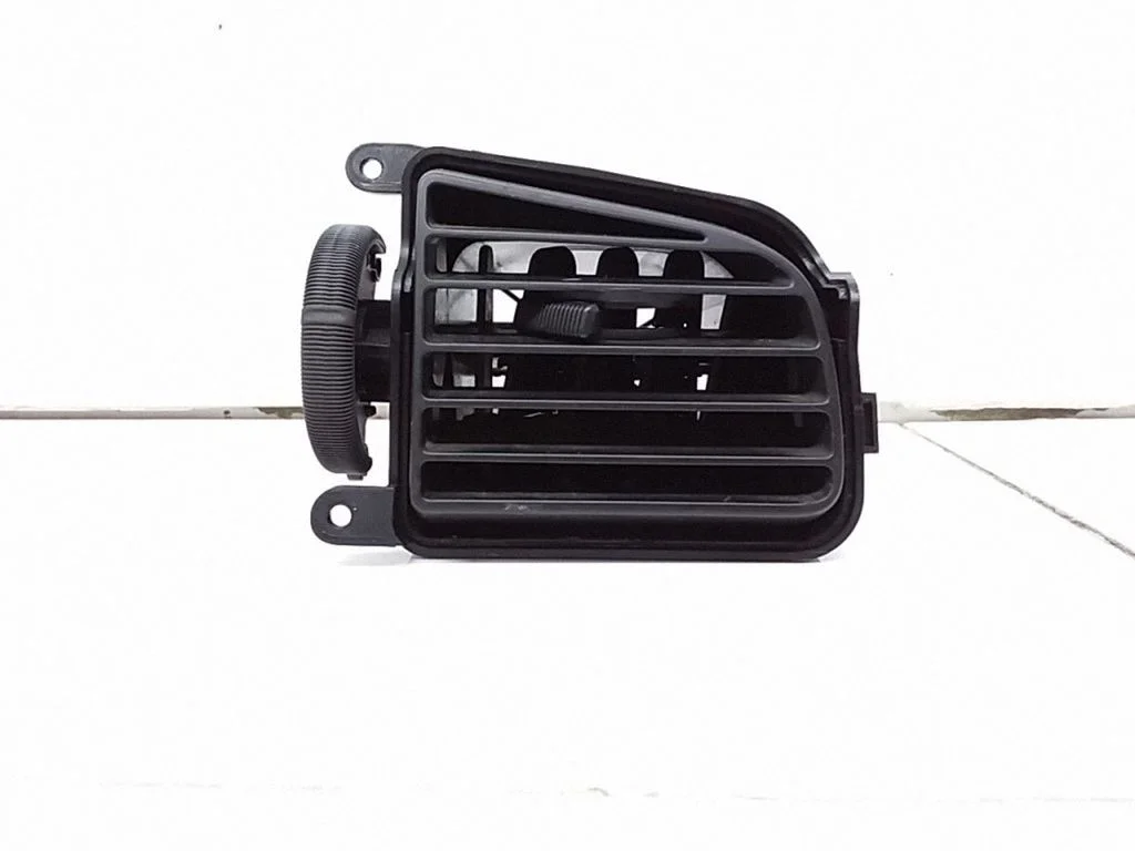 Dashboard side air vent grill/cover trim 687502F900