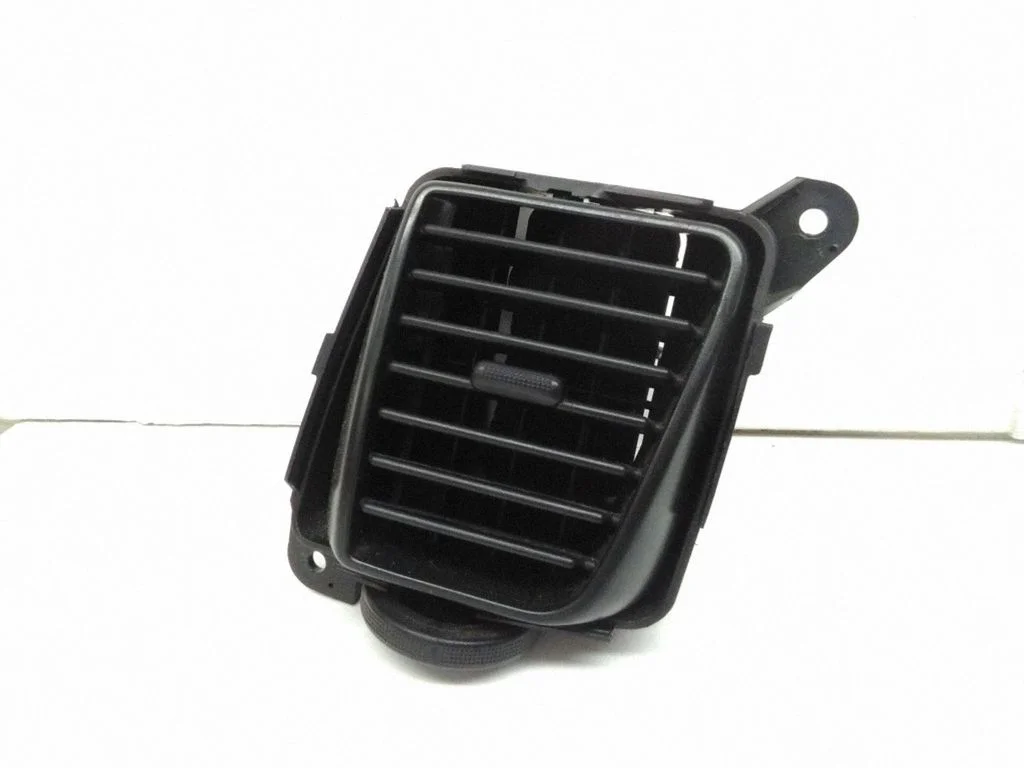 Dashboard side air vent grill/cover trim 020725 – Mazda MPV II LW (1999-2007)