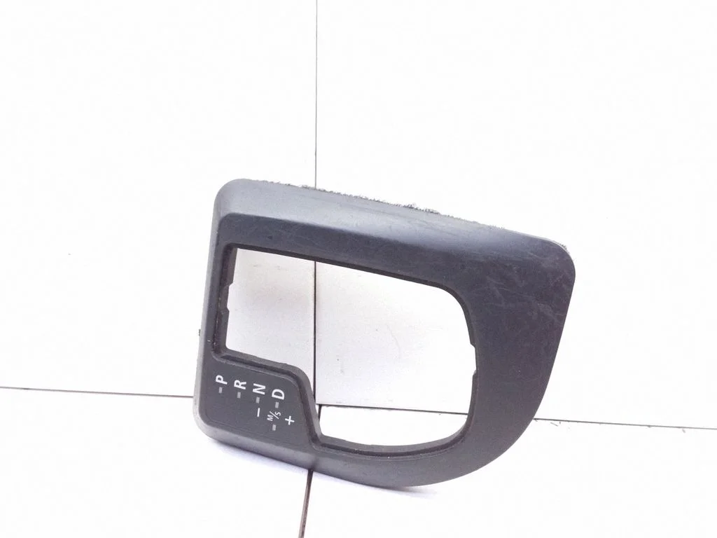 Gear shifter surround trim plastic – BMW 5 Series E60 E61 (2004-2010)