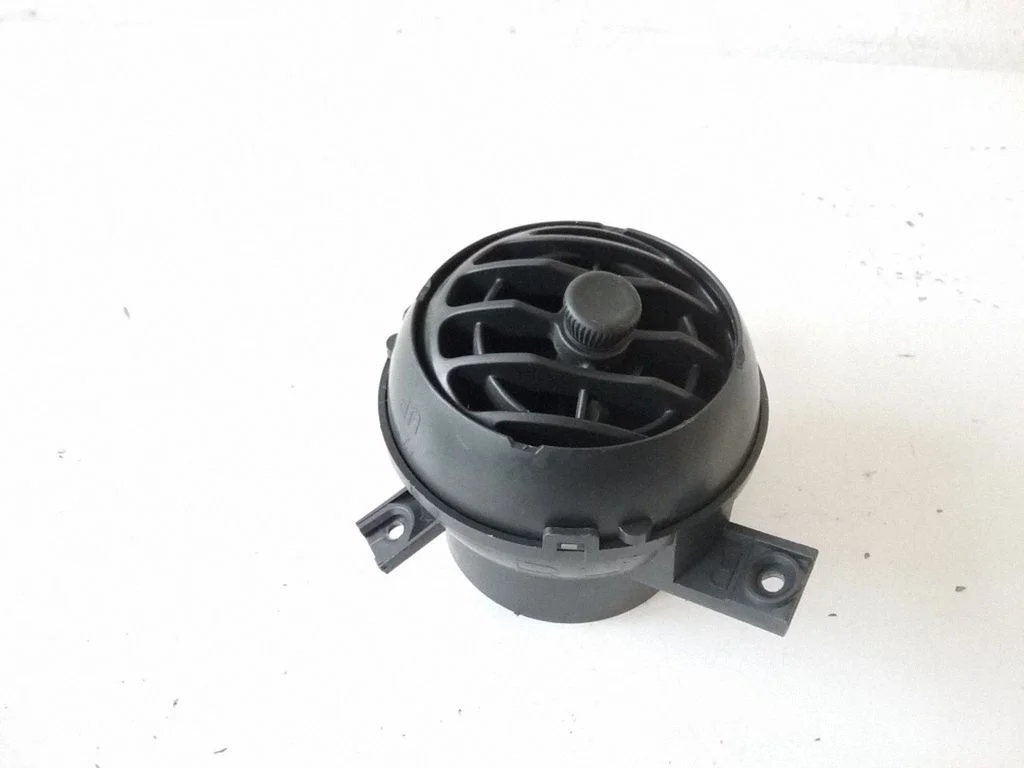 Dashboard side air vent grill/cover trim – right