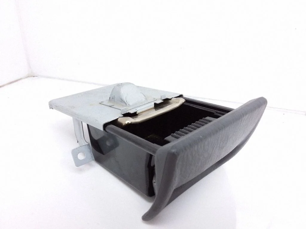 Ashtray (front) B25G64610 – Mazda MPV II LW (1999-2007)