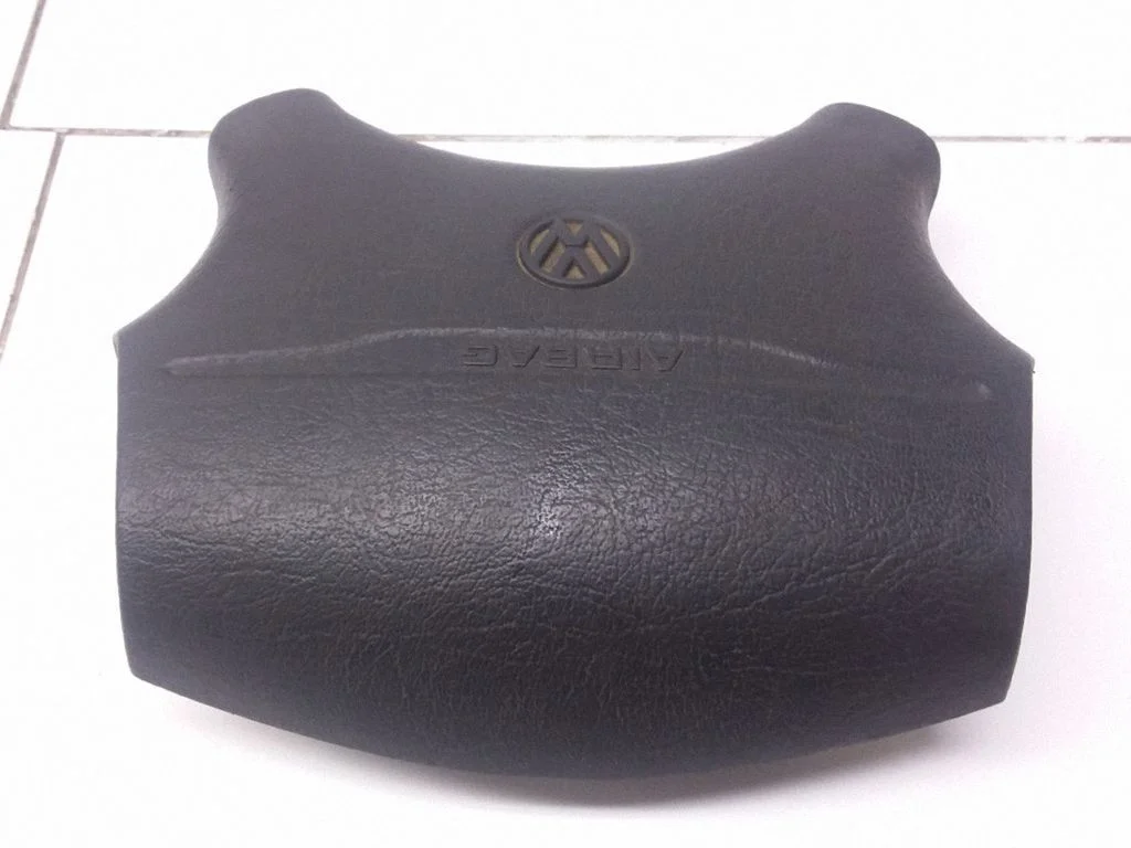 Steering wheel airbag 95VWF042B85
