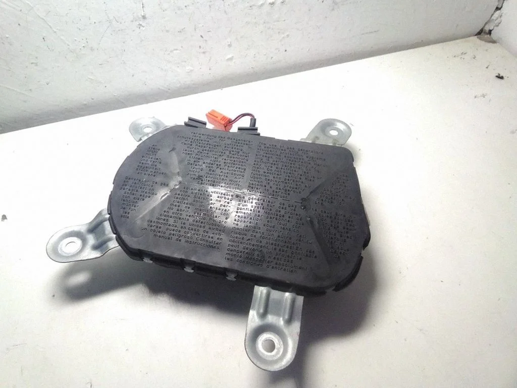 Front door airbag – BMW 5 Series E39 (1996-2003)