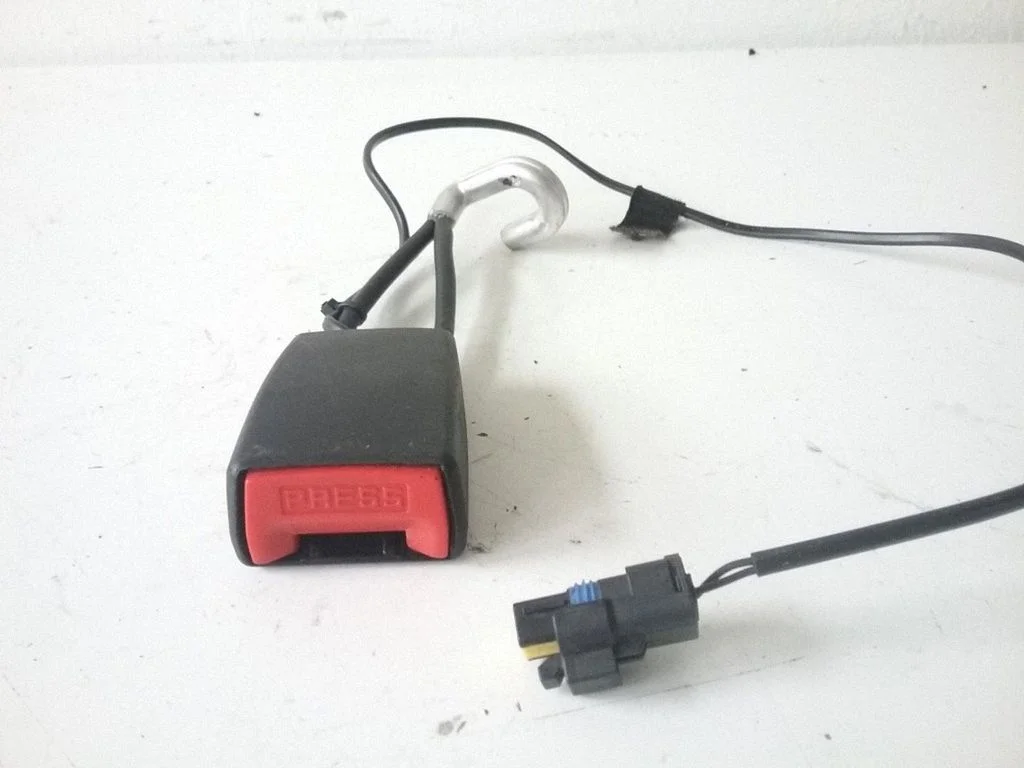 Rear seatbelt buckle – Citroen C5 (2005-2008)