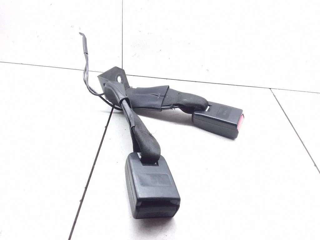 Rear seatbelt buckle – Nissan Qashqai+2 (2008-2010)