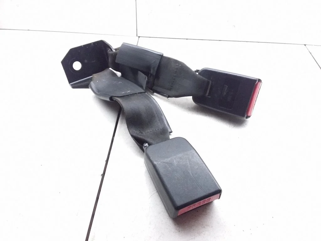 Rear seatbelt buckle – Nissan Qashqai+2 (2008-2010)