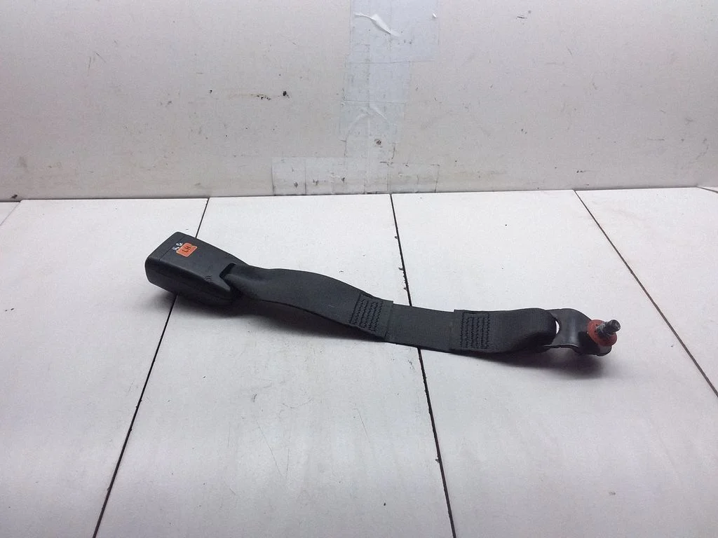 Rear seatbelt buckle 06121213