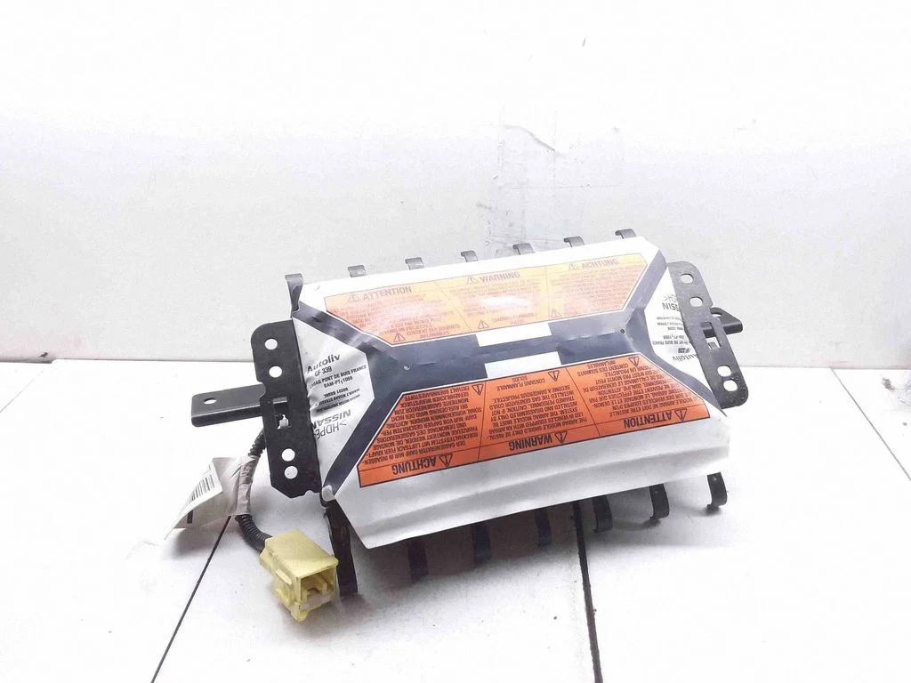 Passenger airbag – Nissan Qashqai+2 (2008-2010)