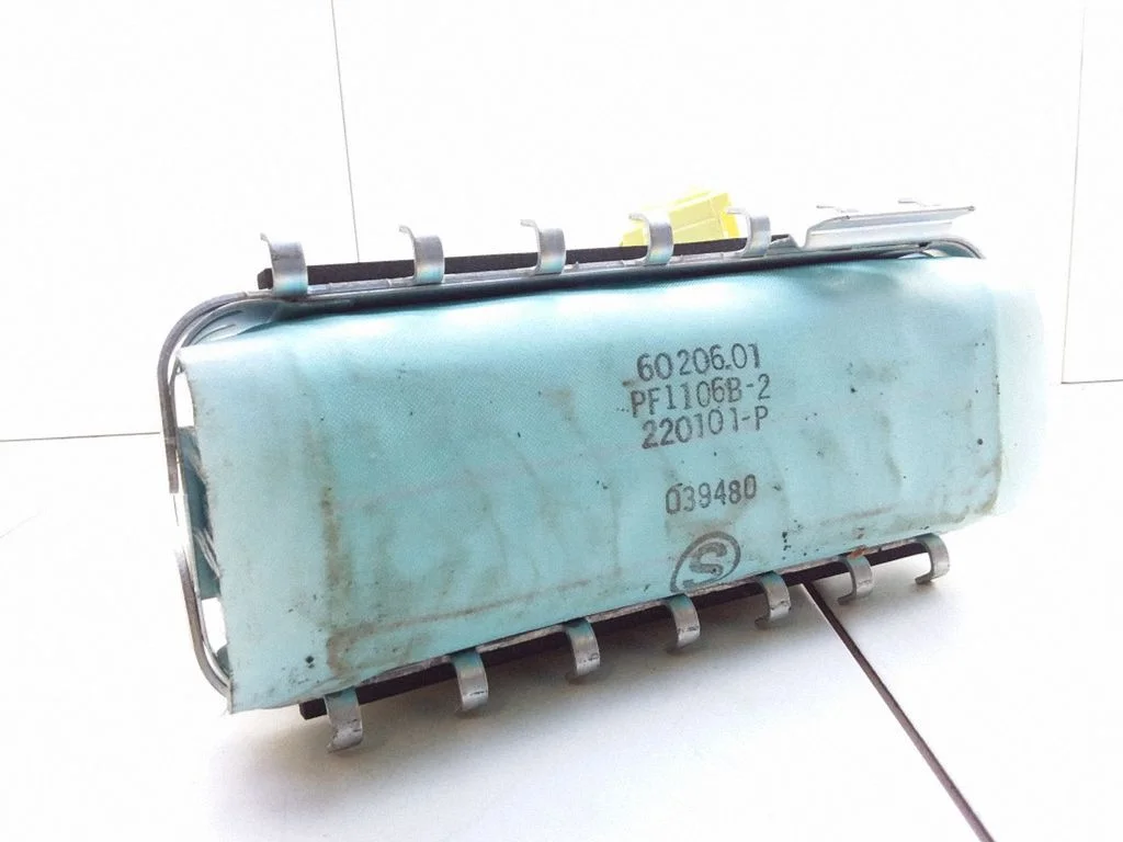 Passenger airbag PF1106B2