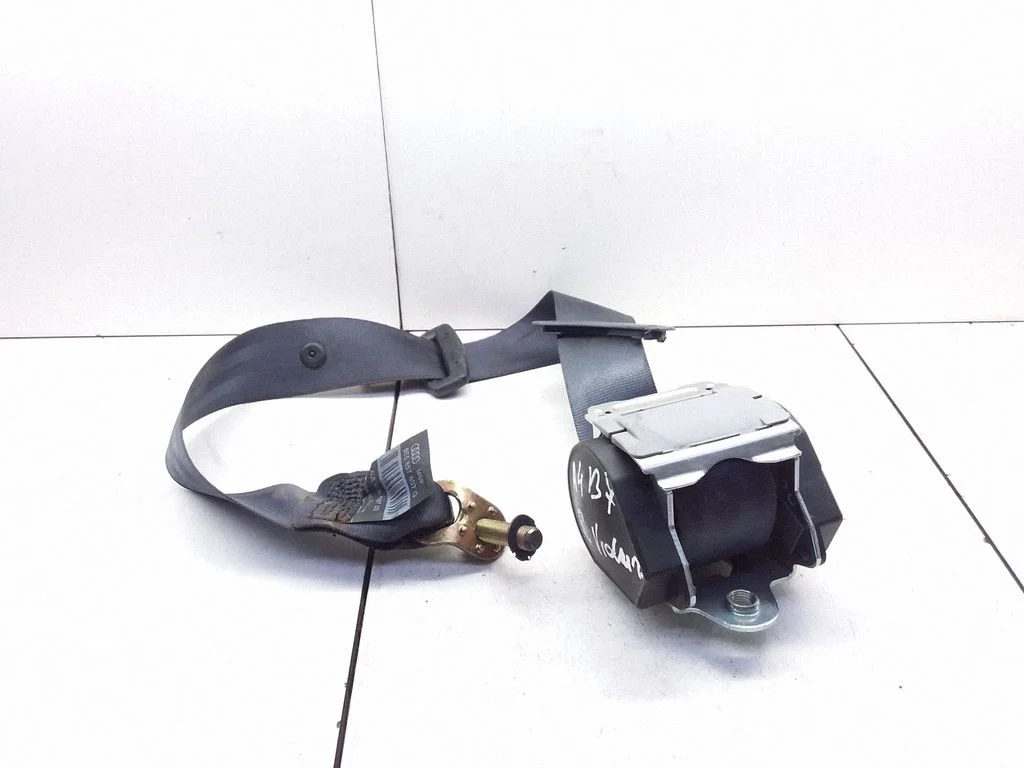 Middle seatbelt (rear) – Audi A4 S4 B7 8E 8H (2005-2008)