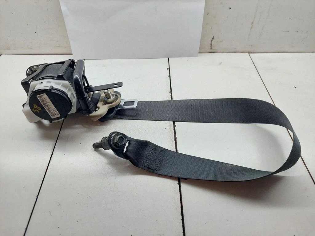 Front seatbelt – Nissan Navara D23 (2015-)