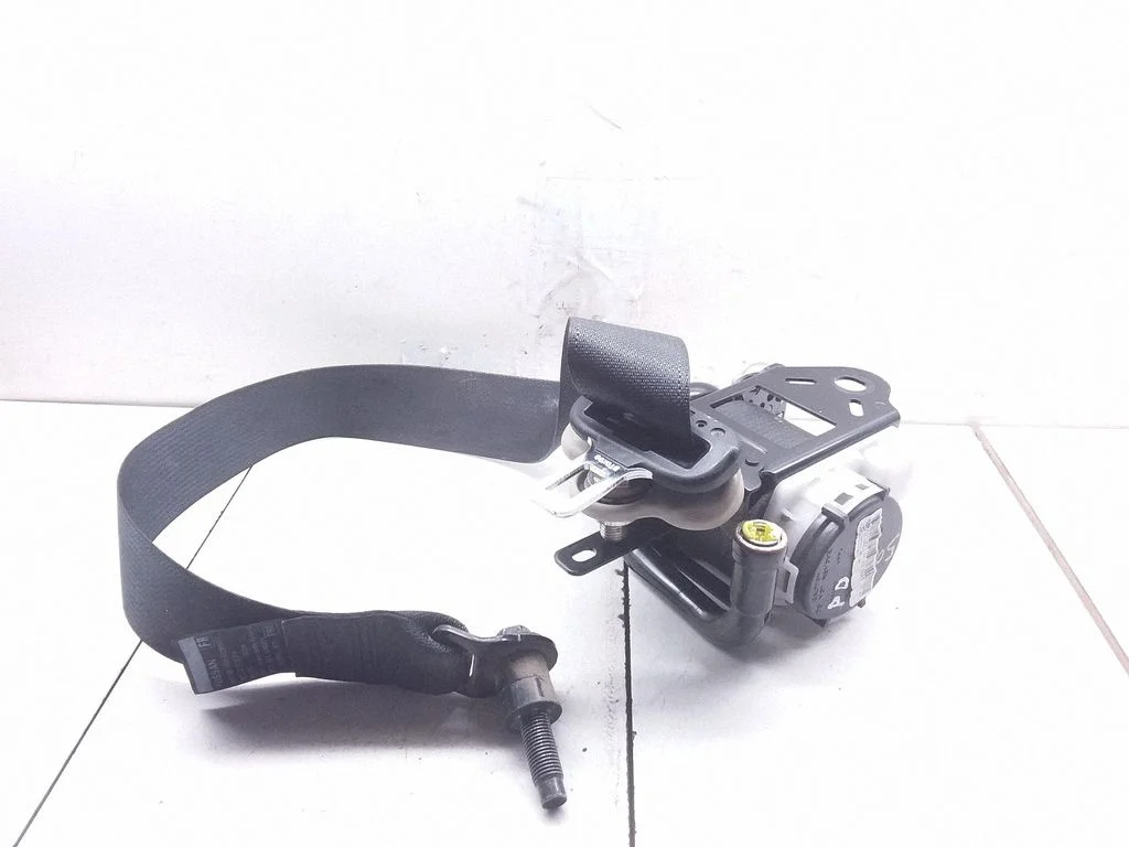 Front seatbelt – Nissan Navara D23 (2015-)