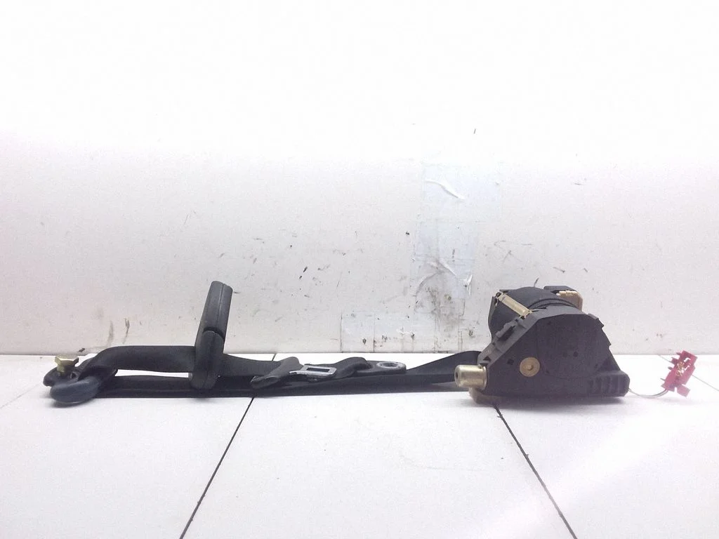 Front seatbelt 33003480