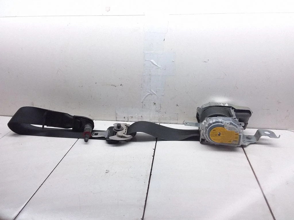 Front seatbelt 88810201D200