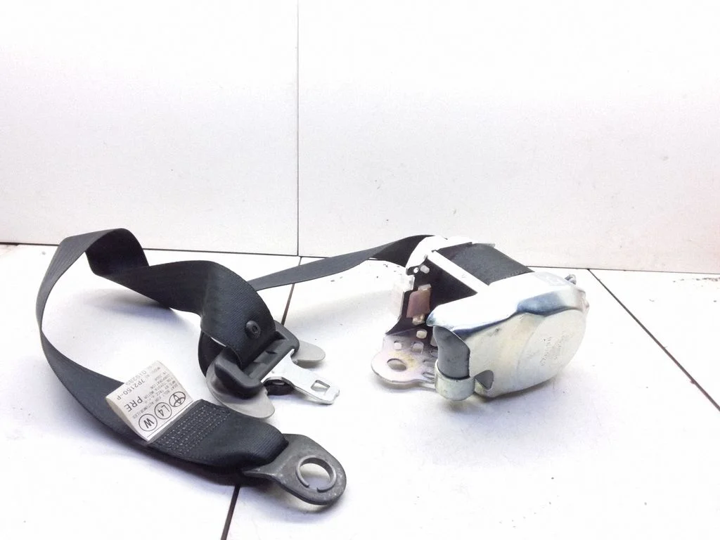 Front seatbelt – Toyota Corolla Verso AR10 (2004-2009)