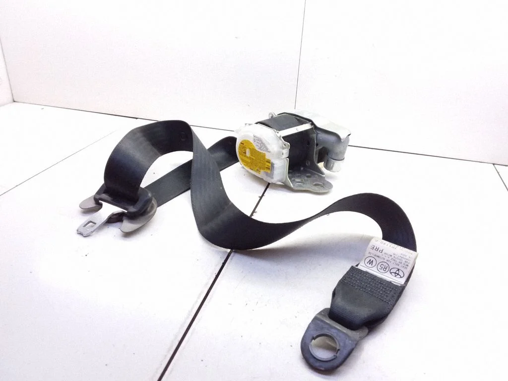 Front seatbelt – Toyota Corolla Verso AR10 (2004-2009)
