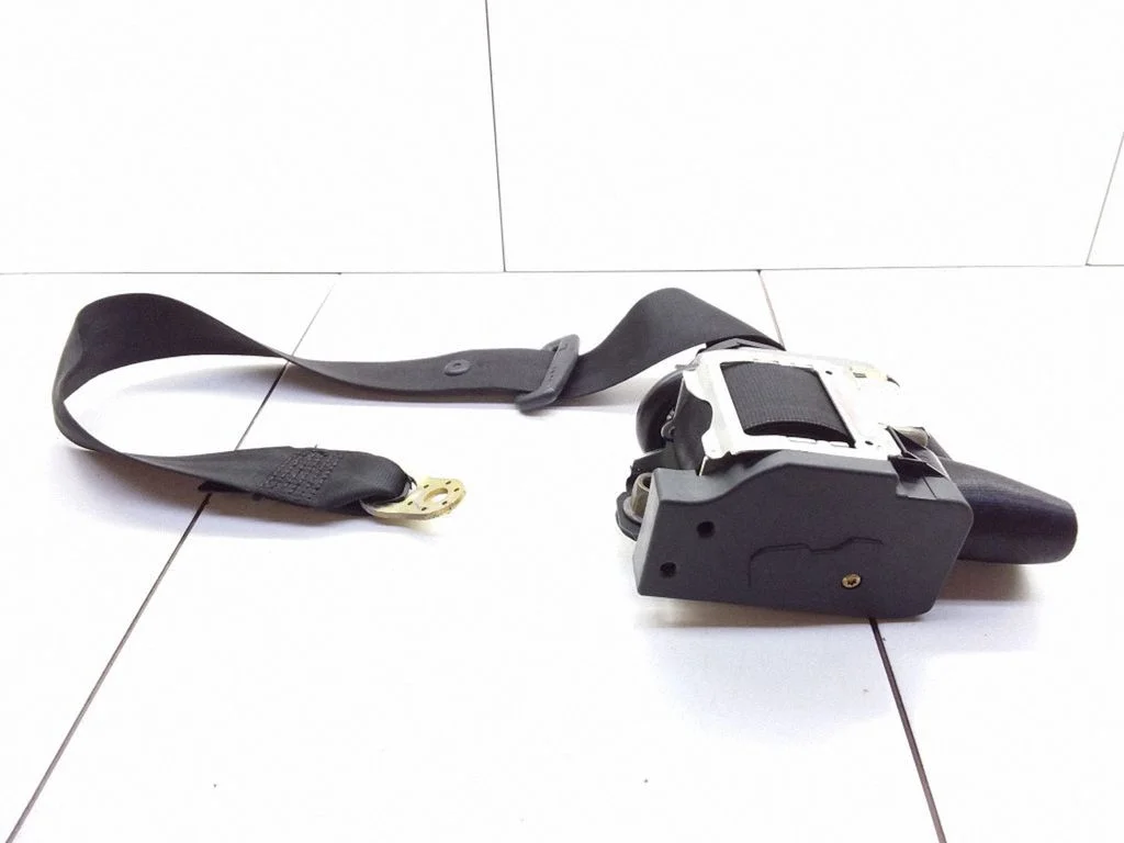 Front seatbelt – Volkswagen Passat B5.5 (2001-2005)