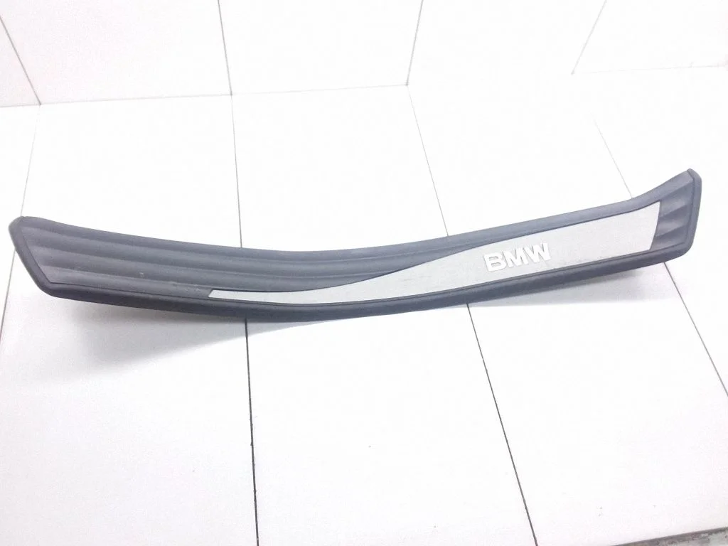 Aizmugurējā sliekšņa apdare (iekšējā) – BMW 5. sērija E60 E61 (2004-2010)