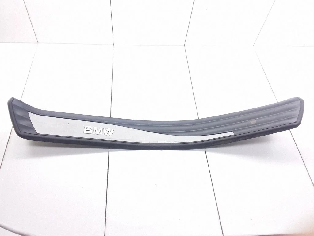 Aizmugurējā sliekšņa apdare (iekšējā) – BMW 5. sērija E60 E61 (2004-2010)