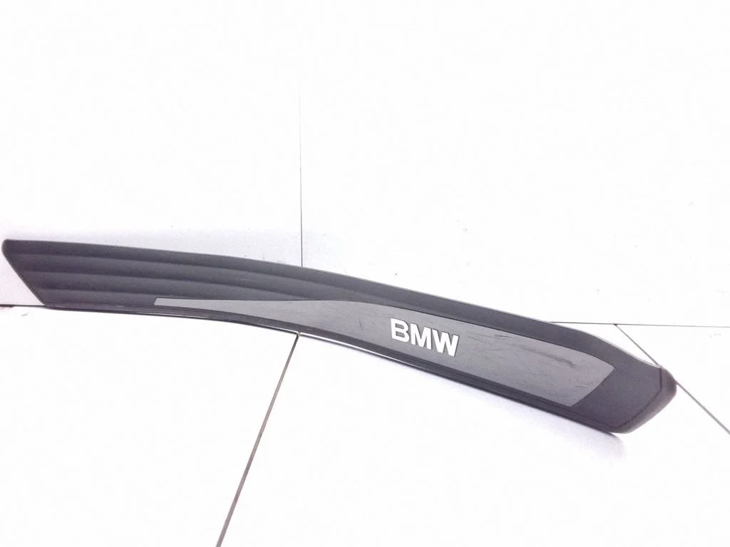 Aizmugurējā sliekšņa apdare (iekšējā) – BMW 5. sērija E60 E61 (2004-2010)