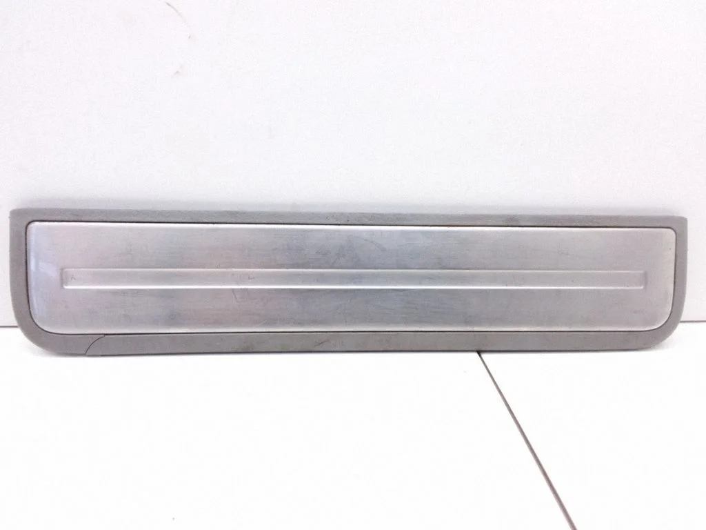 Rear sill trim cover 858883E000