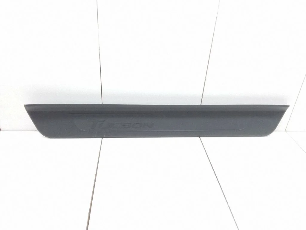 Front sill trim cover 85883D7000