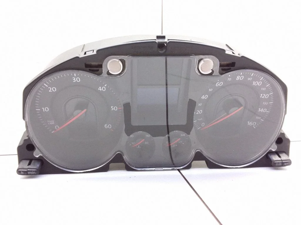 Spidometrs (instrumentu panelis) – Volkswagen Passat B6 (2005-2010)