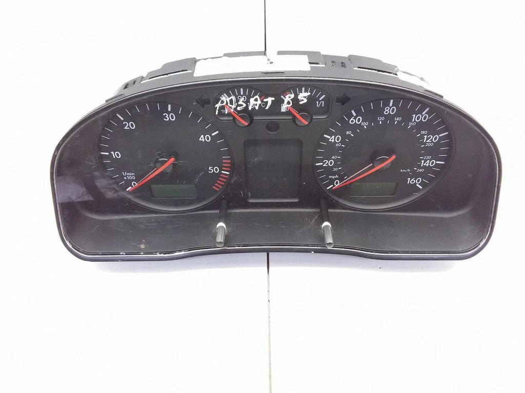 Spidometrs (instrumentu panelis) – Volkswagen Passat B5 (1997-2000)
