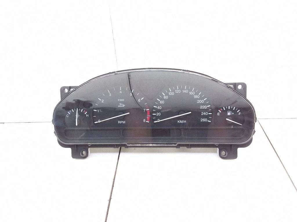 Spidometrs (instrumentu panelis) XR8F10841AC