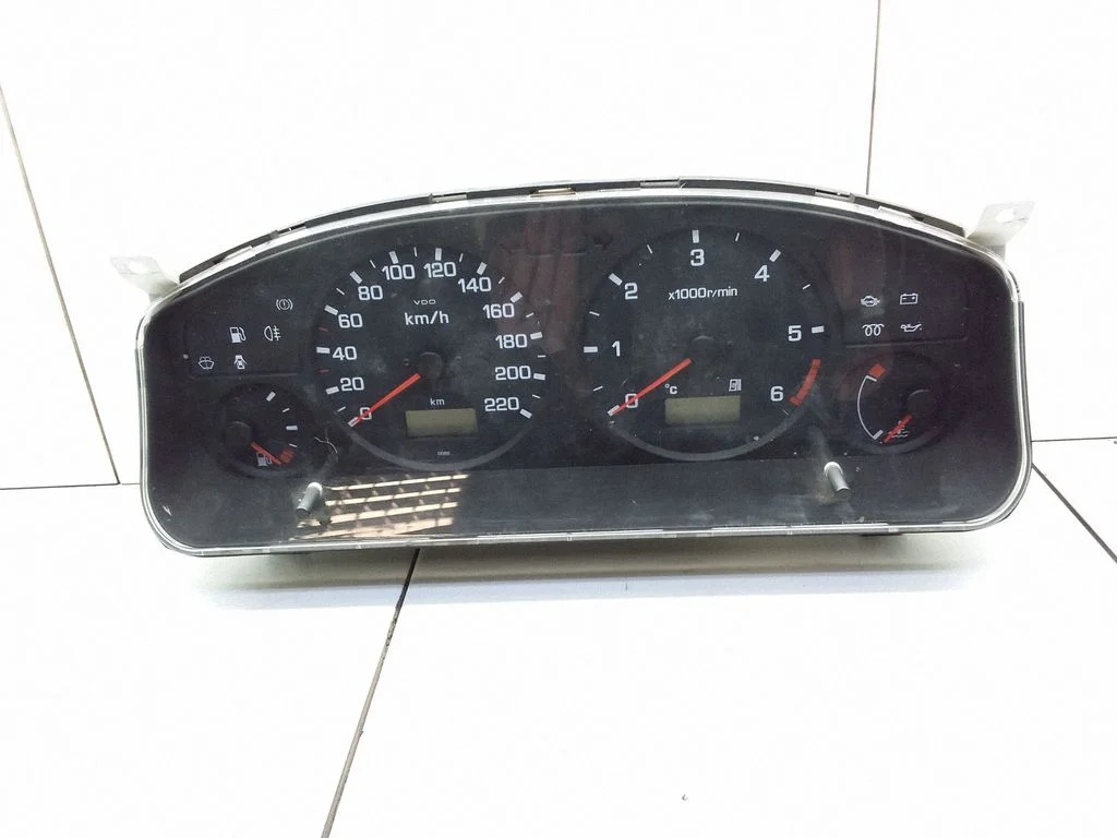 Speedometer (instrument cluster) 248102F618