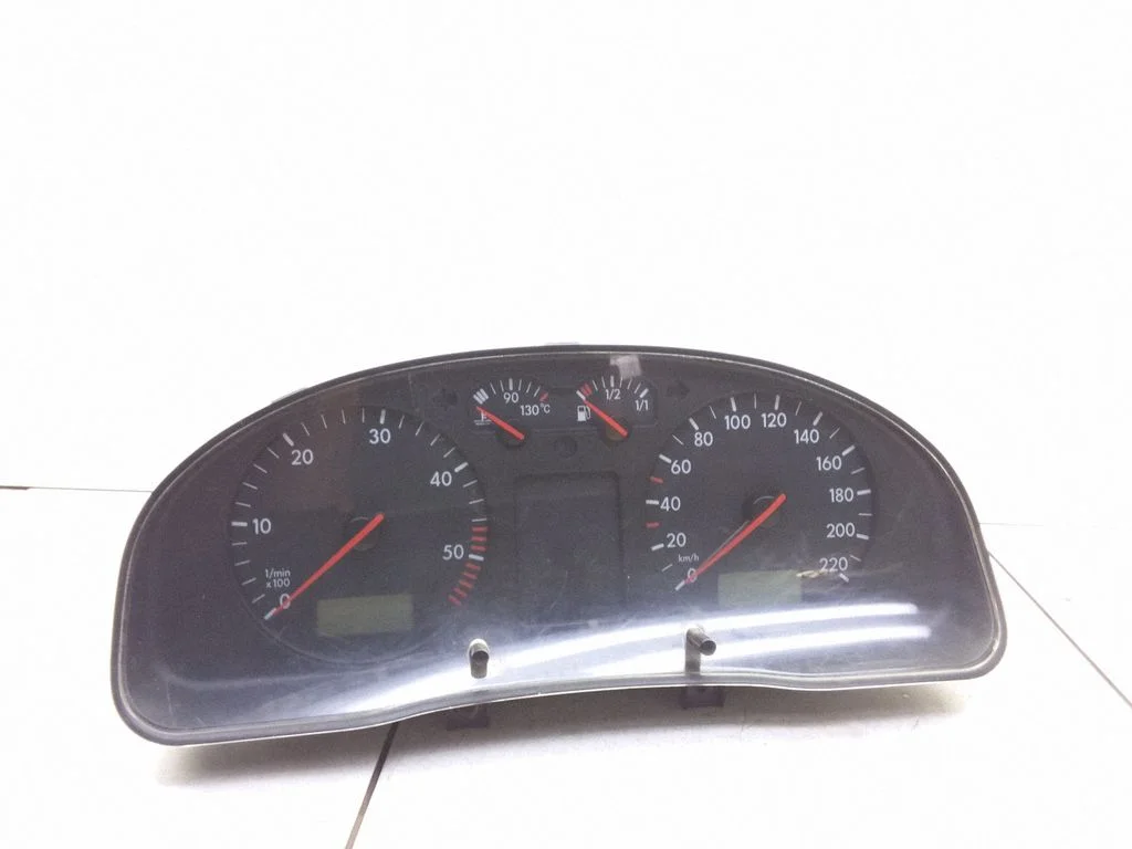 Spidometrs (instrumentu panelis) – Volkswagen Passat B5 (1997-2000)