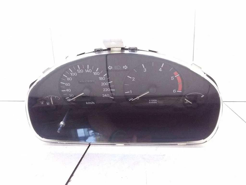 Speedometer (instrument cluster) – Mitsubishi Carisma (1996-1999)