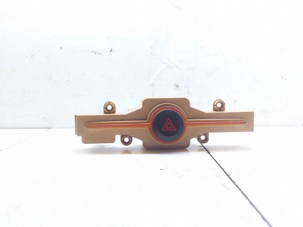 Hazard light switch 937901D000